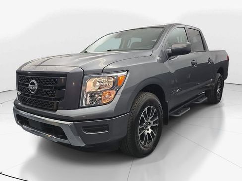 Used 2024 Nissan Titan SV image 5
