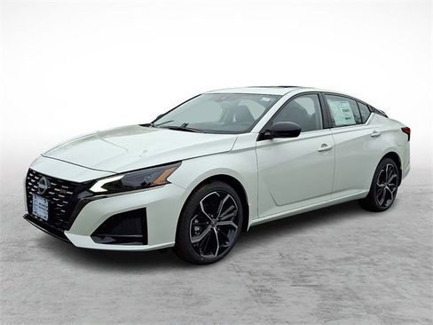 New 2025 Nissan Altima 2.5 SR image 2