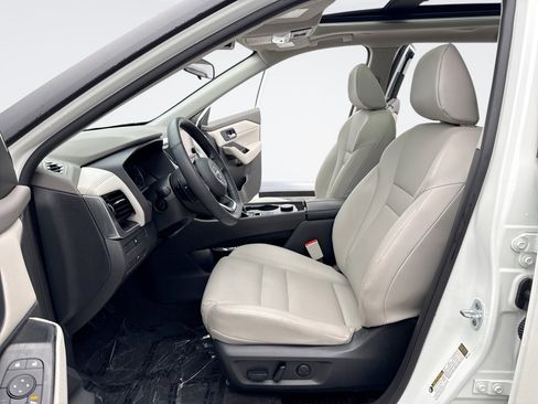 Used 2023 Nissan Rogue SV w/ SV Premium Package image 11