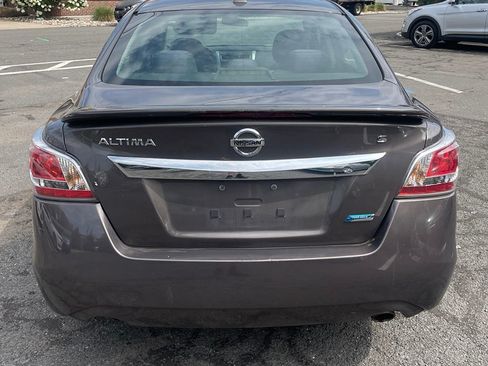 Used 2014 Nissan Altima 2.5 S w/ Sport Value Package FWD image 3