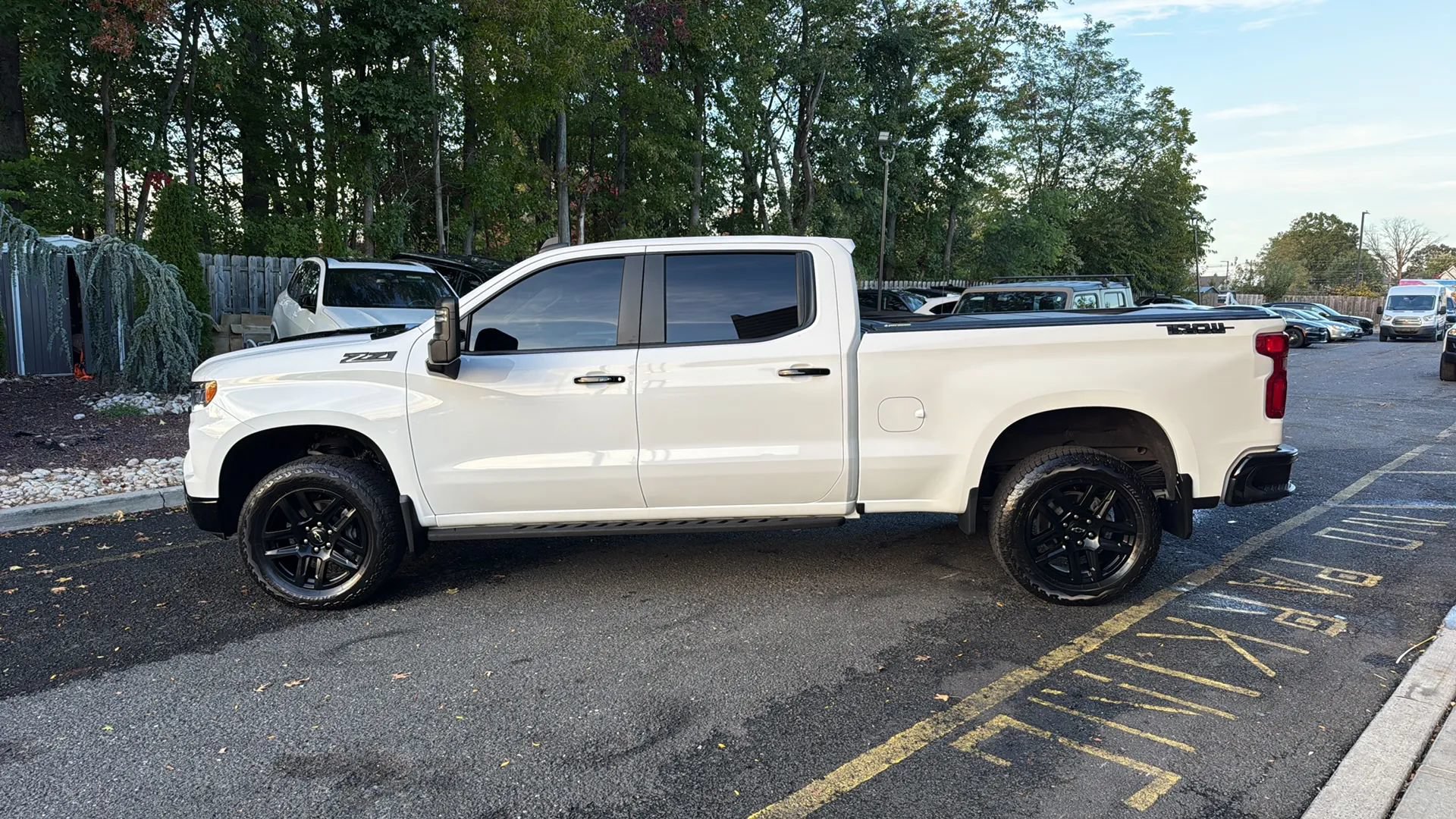 Used 2025 Chevrolet Silverado 1500 LT Trail Boss w/ Dark Appearance Package AWD/4WD image 8