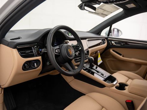 Used 2026 Porsche Macan AWD/4WD image 4