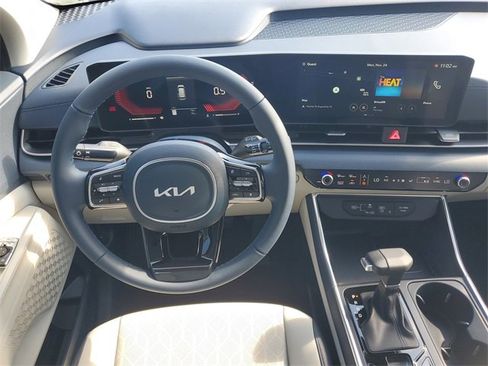 New 2026 Kia Carnival EX image 19