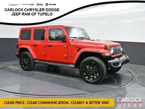 Used 2025 Jeep Wrangler Sahara AWD/4WD image 5