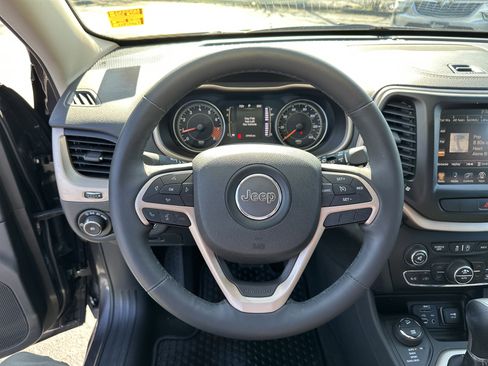 Used 2015 Jeep Cherokee Latitude w/ Comfort/Convenience Group image 25