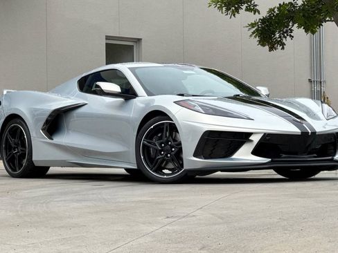 Used 2021 Chevrolet Corvette Stingray Premium Cpe w/ Z51 Performance Package RWD image 2