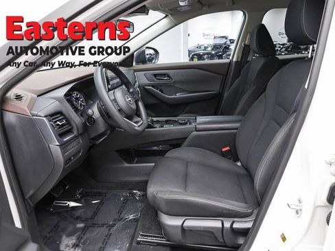 Used 2023 Nissan Rogue S AWD/4WD image 14