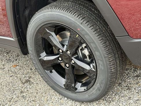 New 2025 Jeep Grand Cherokee L Altitude image 9