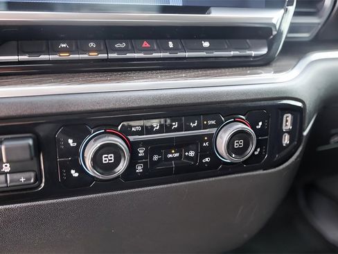 Used 2022 Chevrolet Silverado 1500 LT image 22