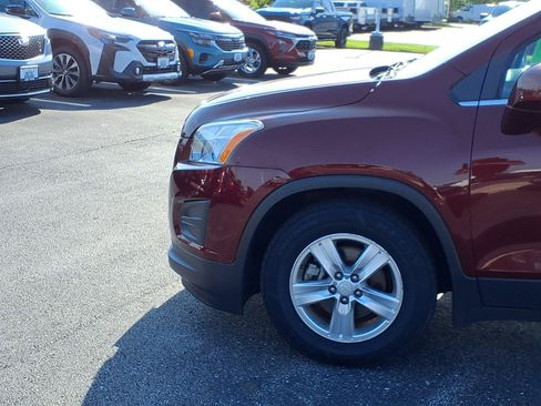 Used 2016 Chevrolet Trax LT w/ LT Sun and Sound Package FWD image 21