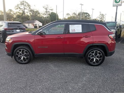 Used 2025 Jeep Compass Limited AWD/4WD image 7