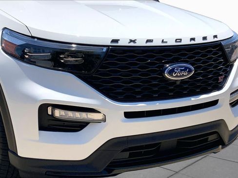 Used 2023 Ford Explorer ST AWD/4WD image 29