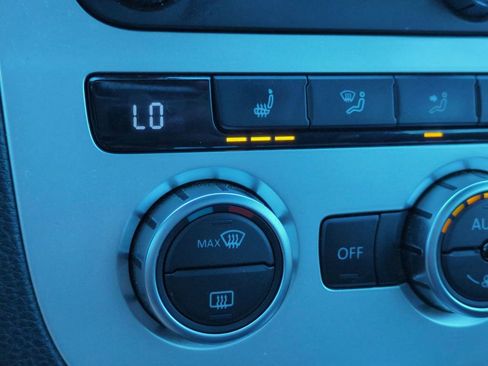 Used 2014 Volkswagen Eos FWD image 20