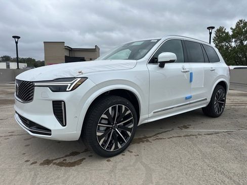 New 2026 Volvo XC90 B6 Ultra image 3