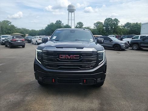 Used 2023 GMC Sierra 1500 AT4 w/ Technology Package AWD/4WD image 7