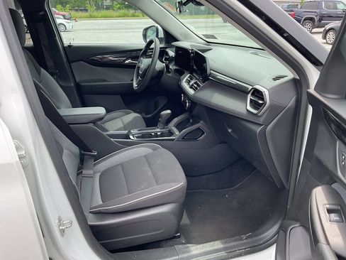 Used 2025 Chevrolet TrailBlazer LT AWD/4WD image 16