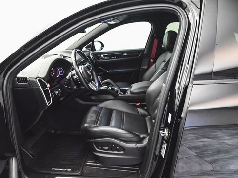 Used 2022 Porsche Cayenne Platinum Edition AWD/4WD image 32