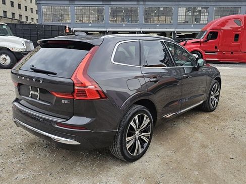 Certified 2023 Volvo XC60 B5 Plus w/ Climate Package image 4