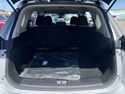 Used 2024 Nissan Rogue S FWD image 5