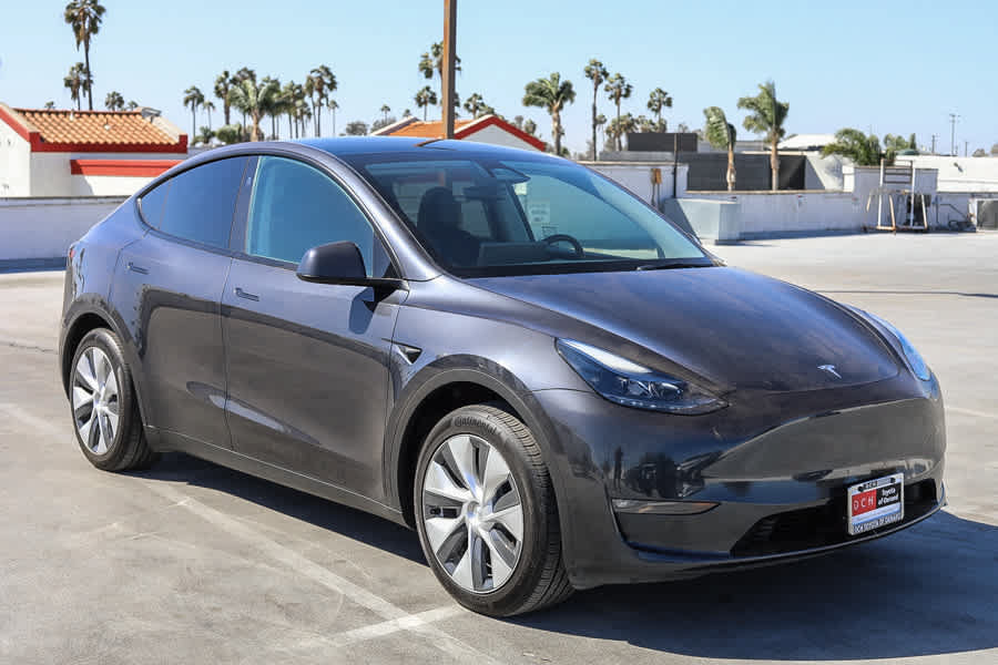 Used 2024 Tesla Model Y Long Range AWD/4WD image 4