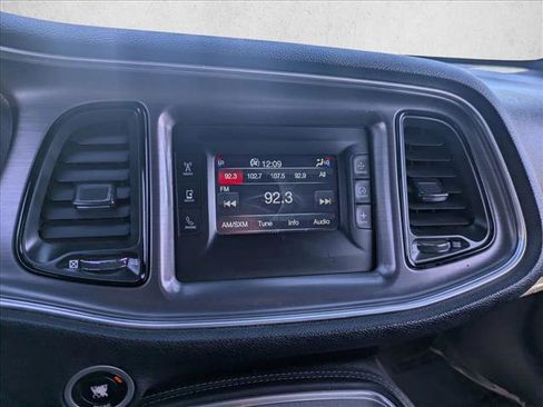 Used 2015 Dodge Challenger SXT image 13