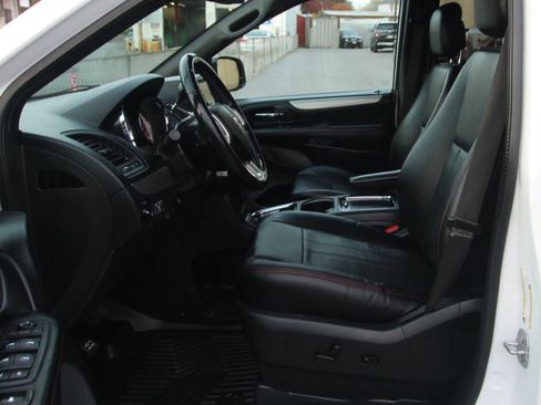 Used 2019 Dodge Grand Caravan GT image 9