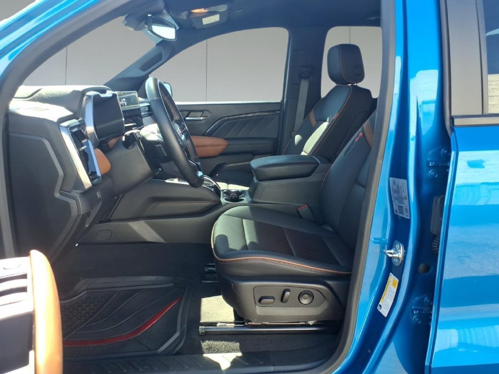 Used 2024 GMC Canyon AT4 w/ AT4 Premium Package AWD/4WD image 16