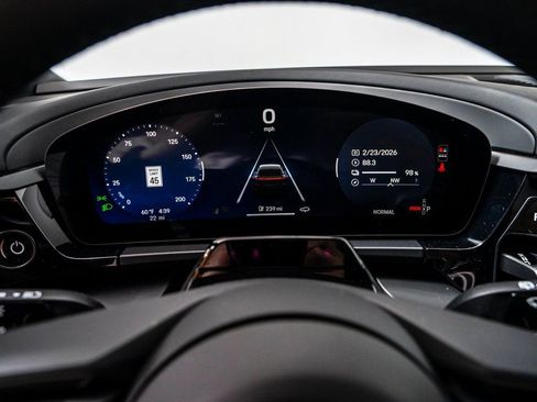 New 2026 Porsche Macan 4 Electric image 17