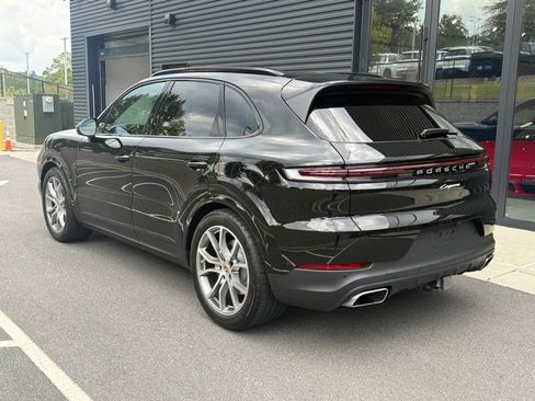 Certified 2024 Porsche Cayenne AWD/4WD image 3