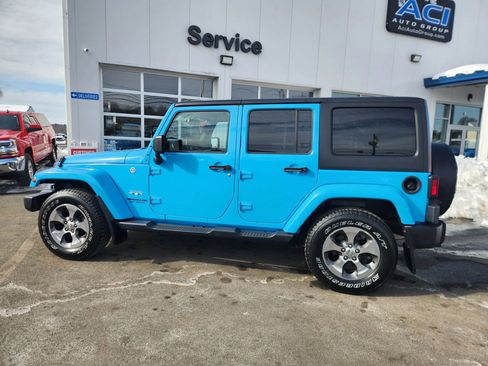 Used 2017 Jeep Wrangler Unlimited Sahara w/ Connectivity Group image 9