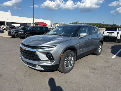 Used 2025 Chevrolet Blazer LT FWD image 6