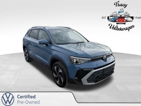 Certified 2025 Volkswagen Taos SE w/ Panoramic Sunroof Package image 1