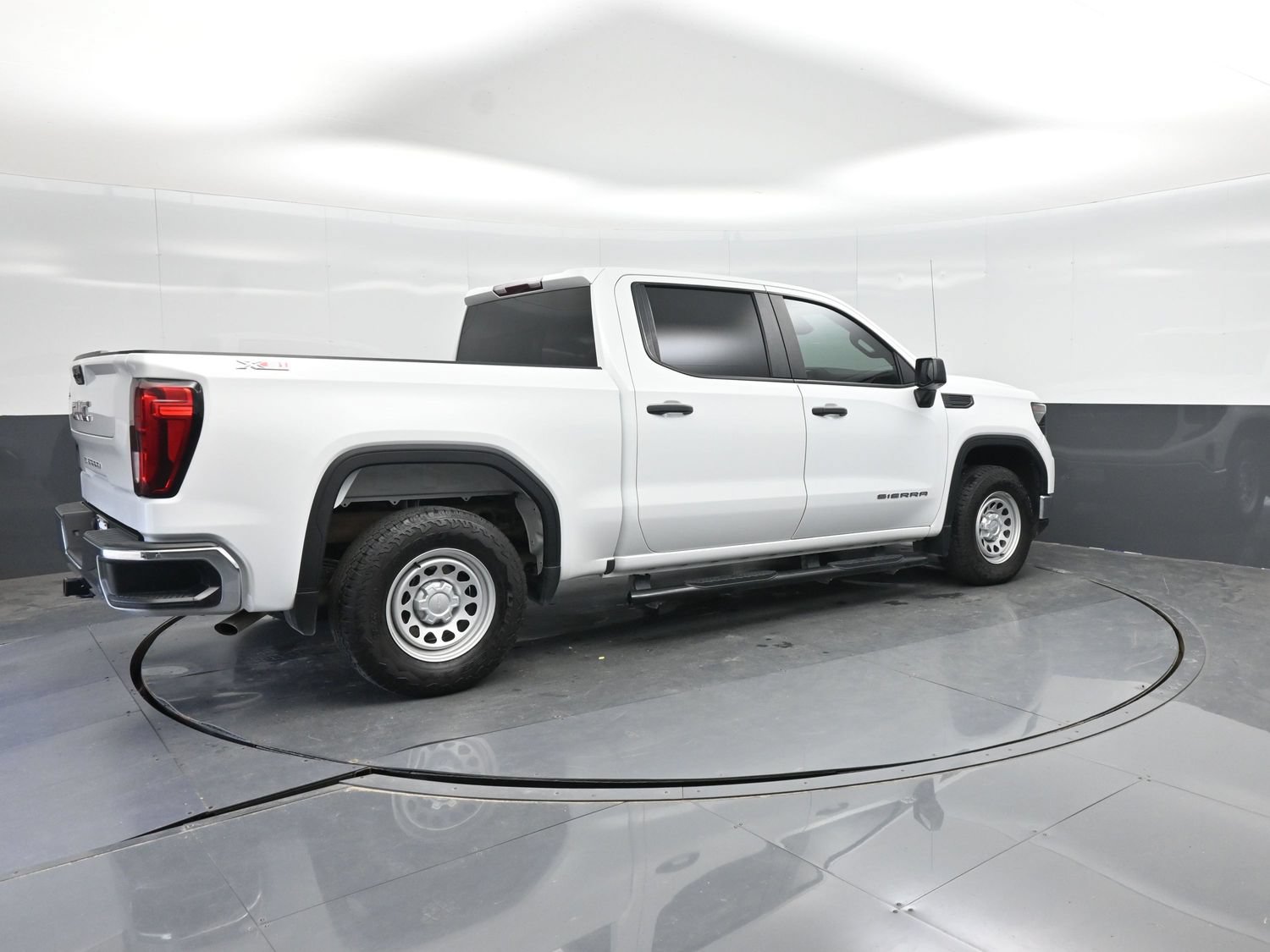 Used 2025 GMC Sierra 1500 Pro w/ Pro Value Package AWD/4WD image 11