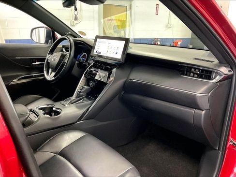 Used 2023 Toyota Venza XLE AWD/4WD image 13