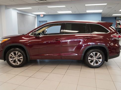 Used 2015 Toyota Highlander XLE image 2