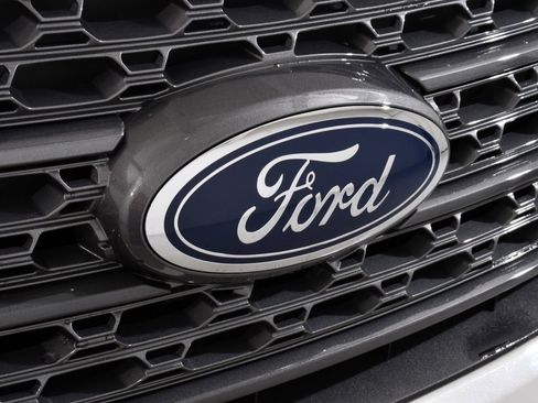 Used 2023 Ford Explorer XLT w/ Equipment Group 202A image 22