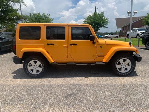 Used 2012 Jeep Wrangler Unlimited Sahara w/ Max Tow Pkg AWD/4WD image 2