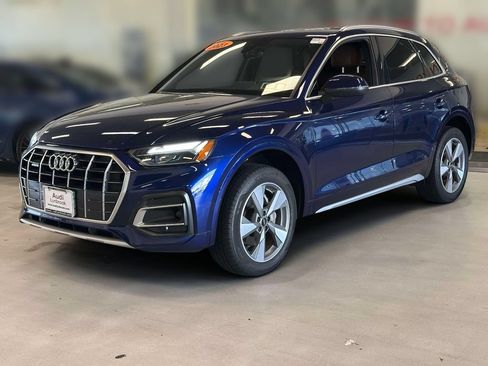 Used 2023 Audi Q5 2.0T Premium w/ Convenience Package AWD/4WD image 3