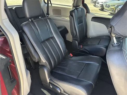 Used 2013 Chrysler Town & Country Touring image 17