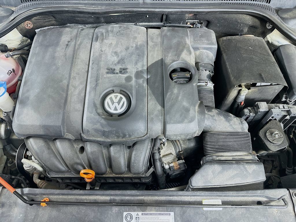 Used 2011 Volkswagen Jetta SE FWD image 30