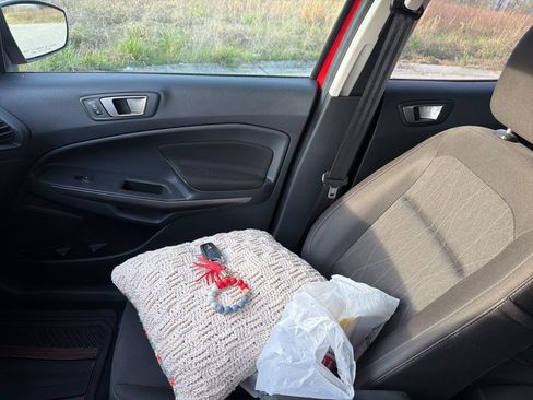 Used 2020 Ford EcoSport SE w/ SE Convenience Package image 13