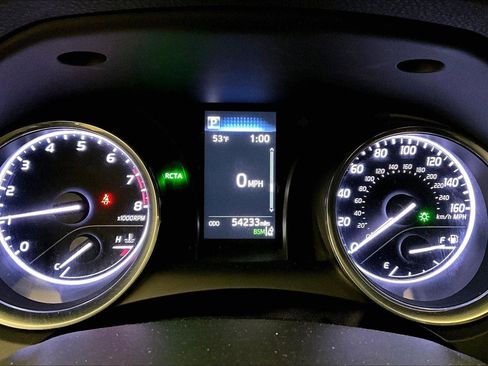 Used 2020 Toyota Camry SE w/ Convenience Package image 19