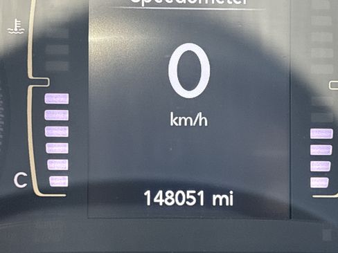 Used 2019 Jeep Cherokee Latitude w/ Cold Weather Group AWD/4WD image 24