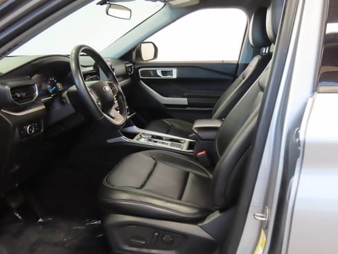 Used 2023 Ford Explorer XLT w/ Equipment Group 202A RWD image 15