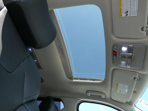 Used 2024 Kia Telluride EX w/ EX Captain's Chair Package FWD image 29