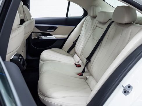 Used 2024 Mercedes-Benz E 350 4MATIC Sedan image 24