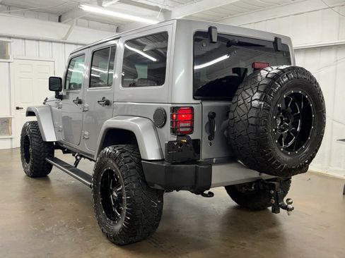 Used 2016 Jeep Wrangler Unlimited Sahara AWD/4WD image 6