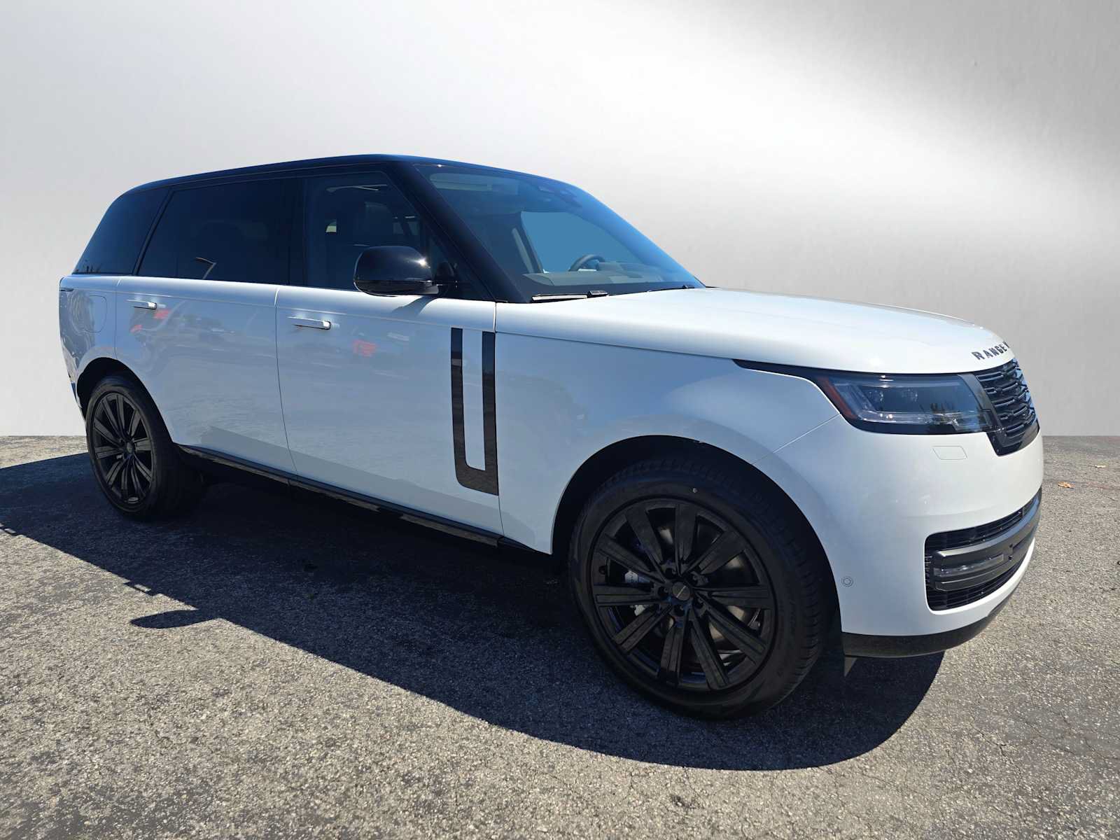 New 2026 Land Rover Range Rover Long Wheelbase SE AWD/4WD image 7