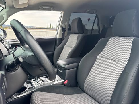 Used 2019 Toyota 4Runner SR5 AWD/4WD image 5