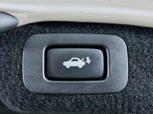 Used 2015 Lexus LS 460 image 31